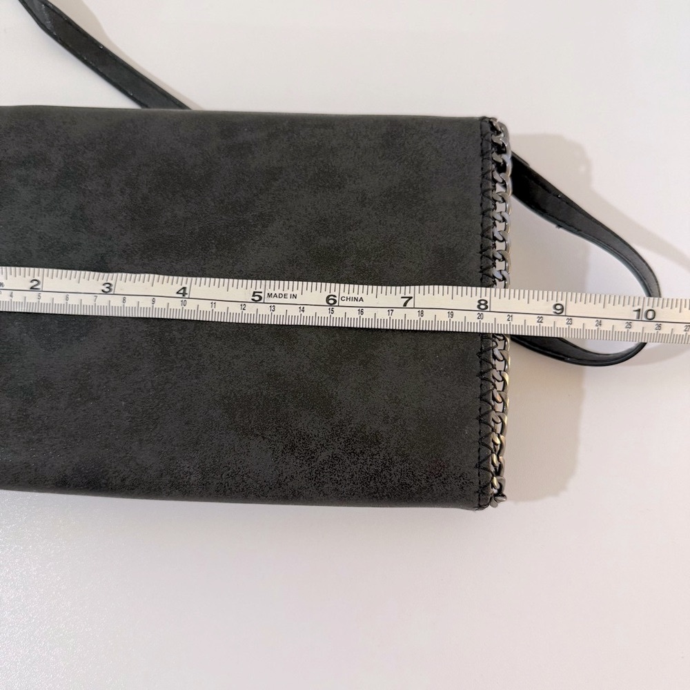 Elegant Chain-Trimmed Wallet Bag - Picture 8 of 16